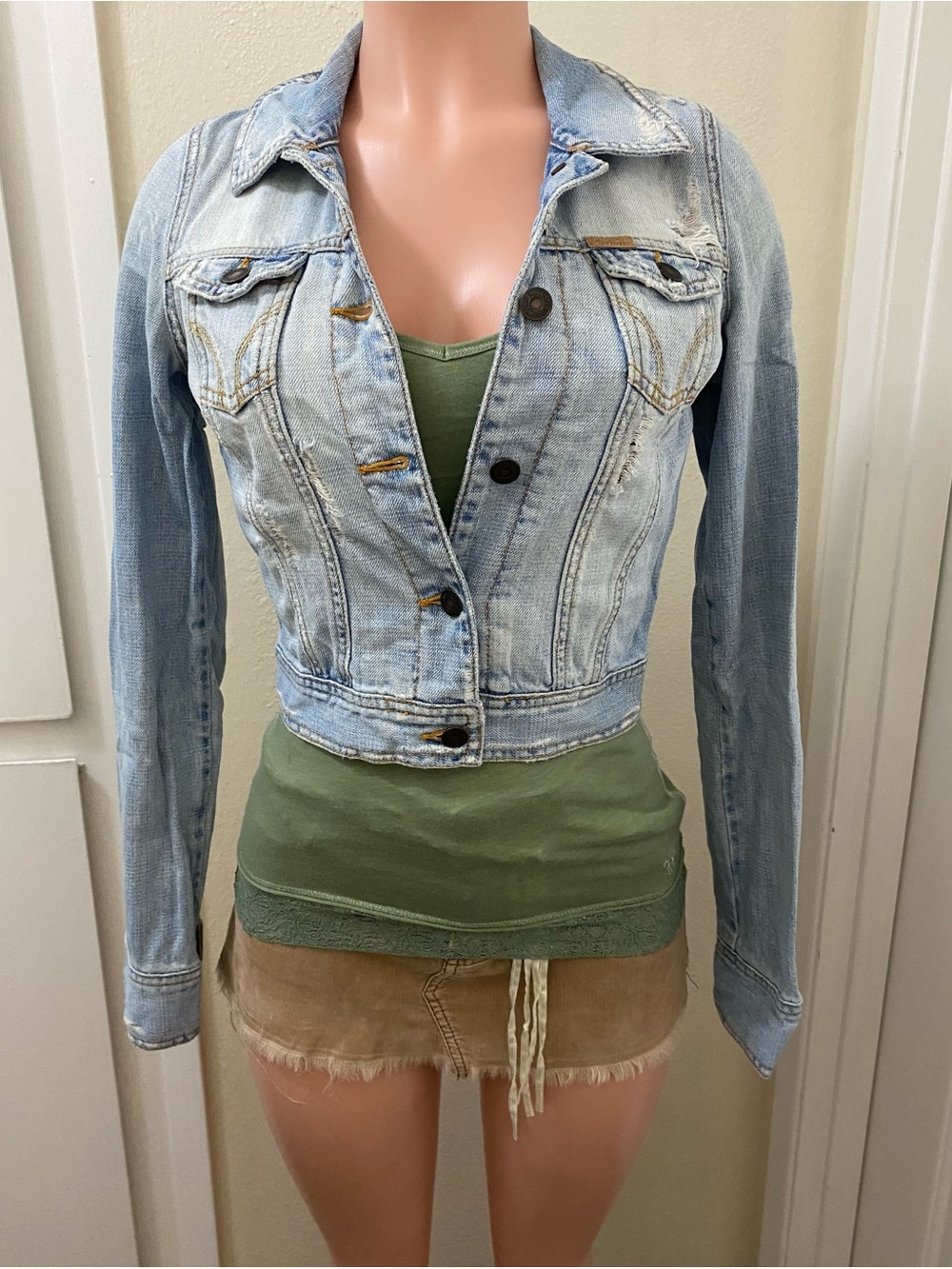 Y2k Vintage Hollister cropped denim jean jacket.